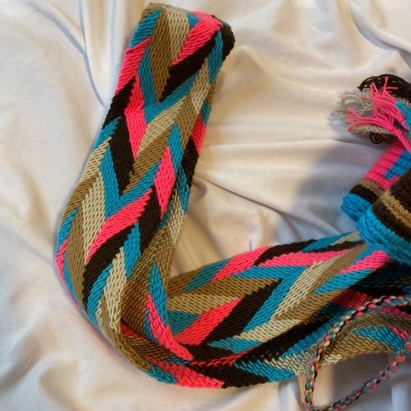 Pink, Blue & Camel Patterned Large Wayuu Drawstring Crossbody Mochila Bag - Picture 10 of 11